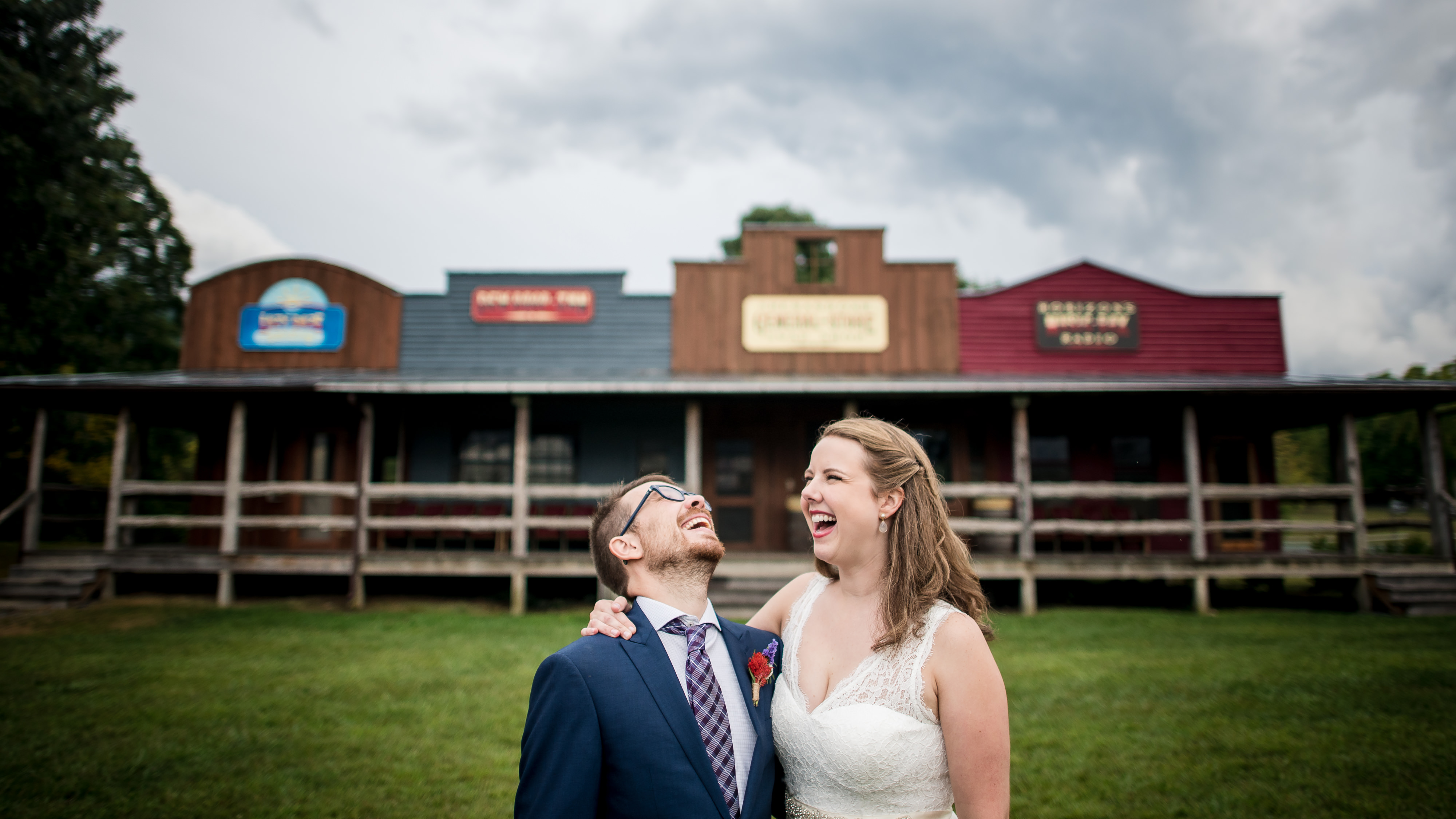 Funny moments between formal wedding portraits