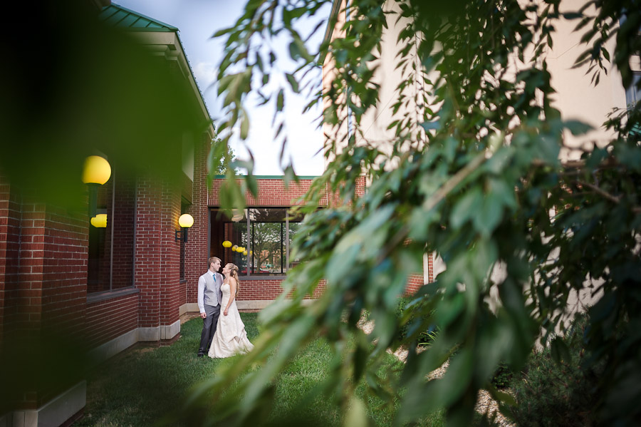 Sweet, colorful wedding photos in Indiana