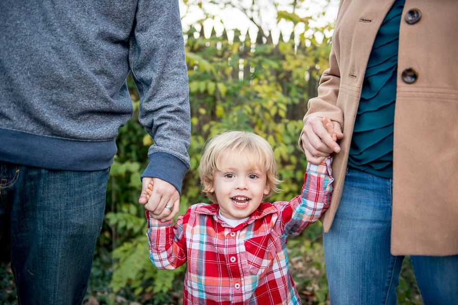 family-photography-children-portraits-bloomington-indiana-04 Cute, casual, relaxed family holiday photos in southern Indiana