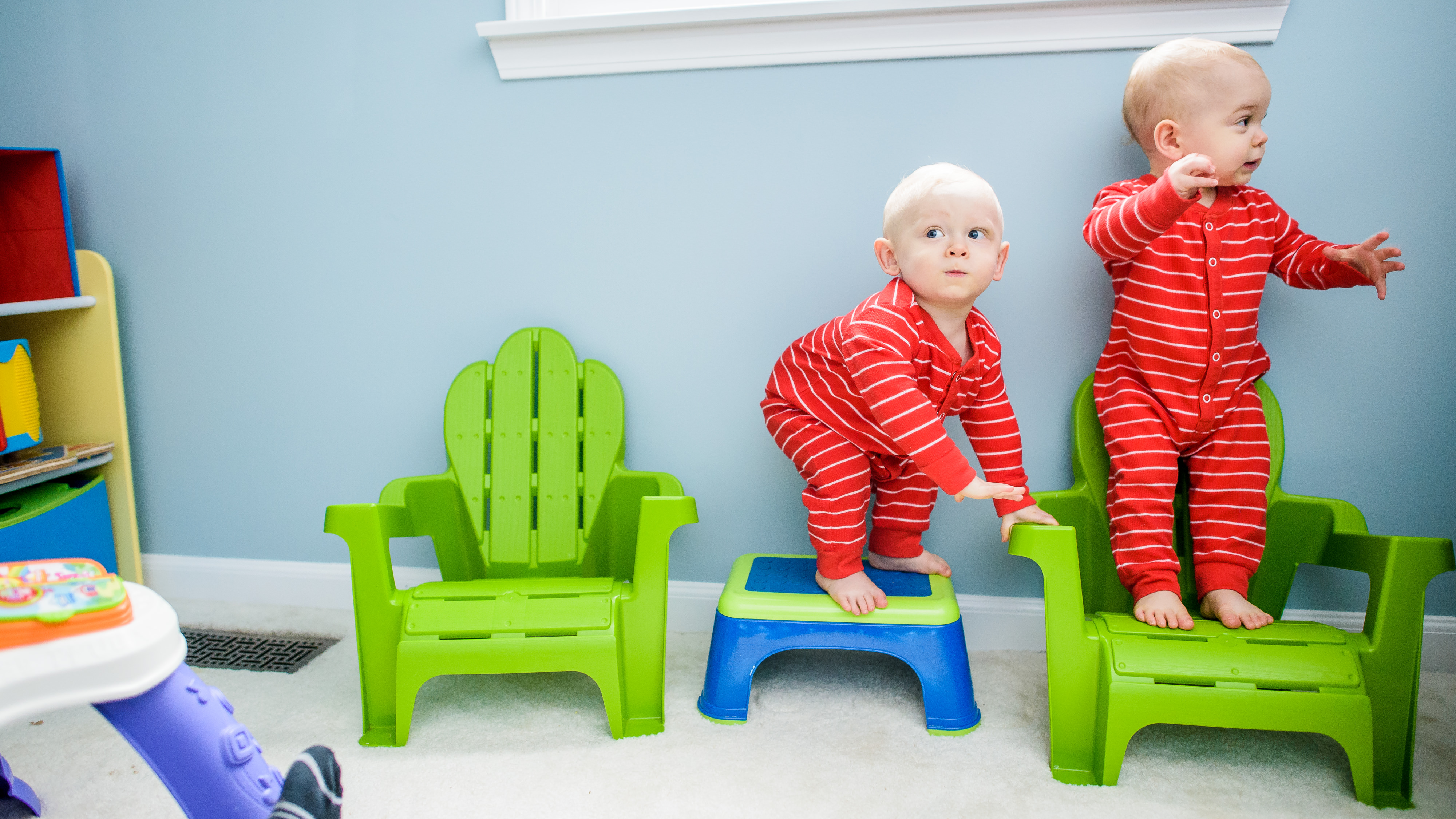 twins at candid family documentary photoshoot